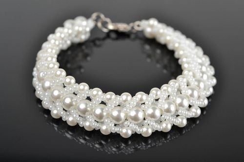 Elegant white large beads bracelet for wedding event - MADEheart.com