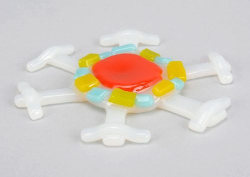 Новогодняя игрушка Снежинка с оранжевой сердцевиной - MADEheart.com