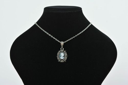 Pendentif ovale en pâte polymère Bijou fait main vintage sur chaîne Cadeau femme - MADEheart.com