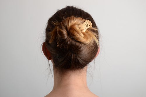 Pinza para el pelo hecha a mano de madera original para mujeres  - MADEheart.com