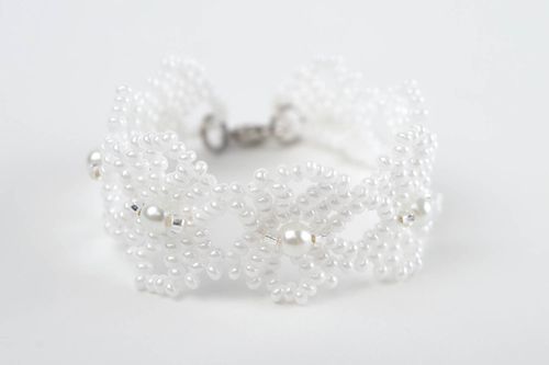 Bracelet enfant Bijou fait main blanc en perles de rocaille Cadeau original - MADEheart.com
