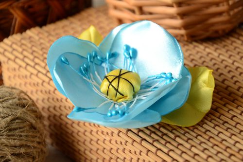 Barrette à cheveux fleur en satin bleue originale pour femme faite main - MADEheart.com