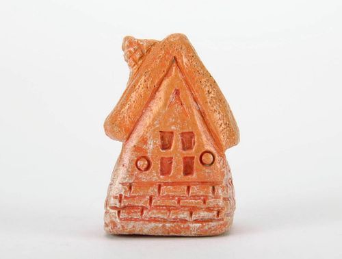 Estatueta de argila Casinha - MADEheart.com
