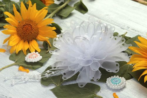 Élastique à cheveux fait main Accessoire cheveux Fleur blanche Cadeau fille - MADEheart.com