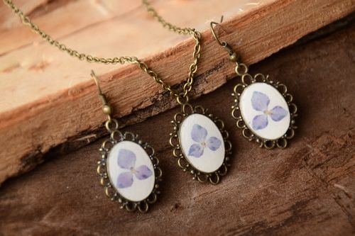 Boucles doreilles faites main Pendentif femme Accessoires femme résine époxyde - MADEheart.com