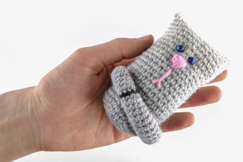 Gehäkeltes Spielzeug Katze - MADEheart.com