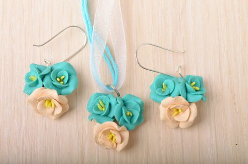 Handmade Schmucksachen Set aus kaltem Porzellan Ohrringe und Anhänger mit Blumen - MADEheart.com