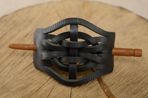 Barrette à cheveux en cuir naturel noire faite main cadeau pour femme - MADEheart.com
