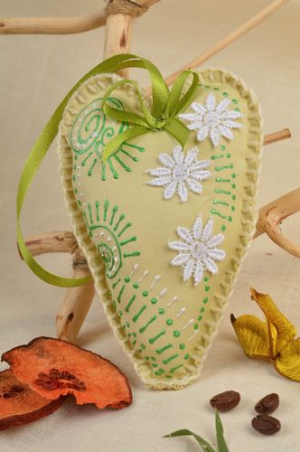 Coeur doux fait main Suspension décorative en coton couleur menthe Idée cadeau - MADEheart.com