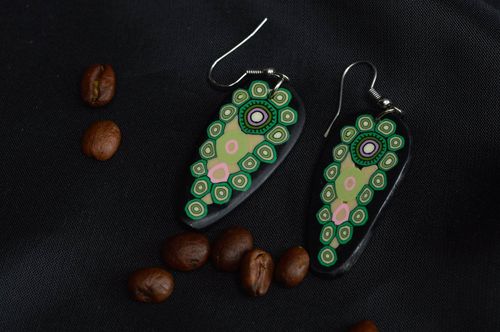 Lange handgemachte Ohrringe aus Polymerton Kiwi für Damen mit hohen Frisuren  - MADEheart.com