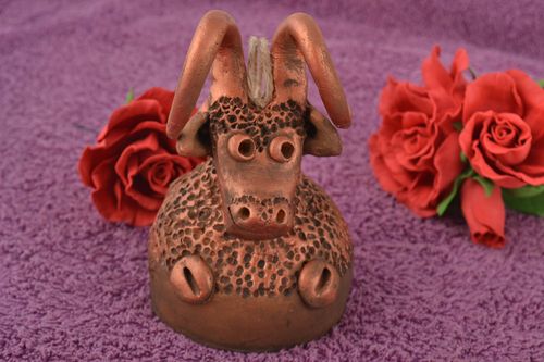 Campanello dautore in ceramica fatto a mano a forma di pecora divertente - MADEheart.com