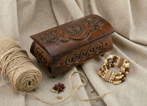 Caixa de madeira esculpida para as jóias - MADEheart.com