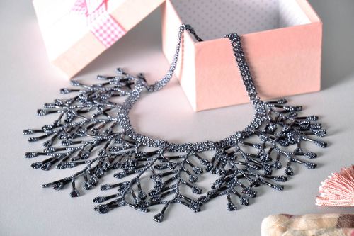 Colar cinzento de contas - MADEheart.com