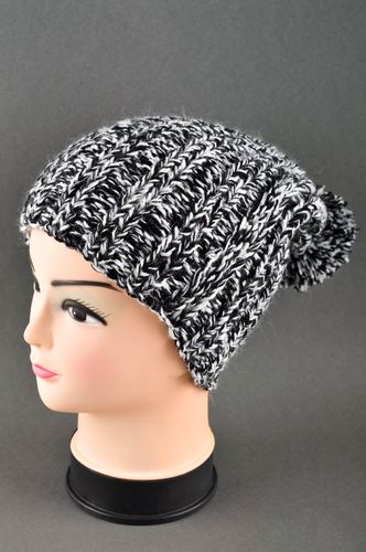 Chapeau pour femme fait main Bonnet tricot noir et blanc Accessoire femme - MADEheart.com