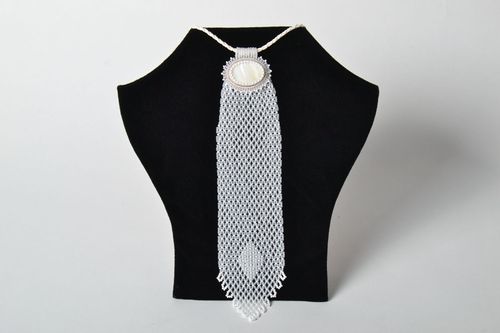 Collier cravate en perles de rocaille fait main - MADEheart.com
