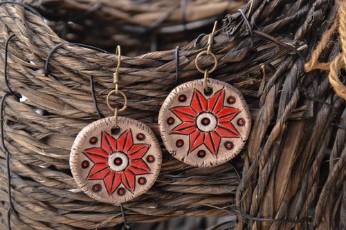 Handgemachte Ohrringe aus Ton - MADEheart.com