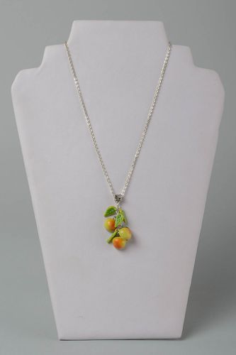 Pendentif pate polymere Bijou fait main pommes Accessoire femme original design - MADEheart.com
