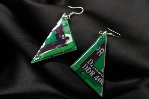 Green triangular metal earrings with mechanism - MADEheart.com
