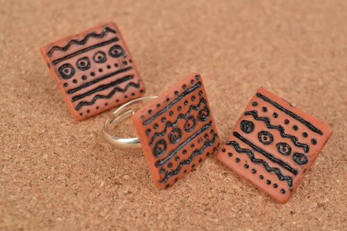 Boucles doreilles et bague artisanales en pâte polymère carrées faites main - MADEheart.com