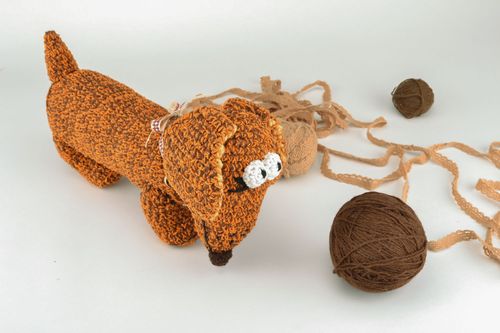 Brinquedo de malha tricotado com gancho Basset hound - MADEheart.com