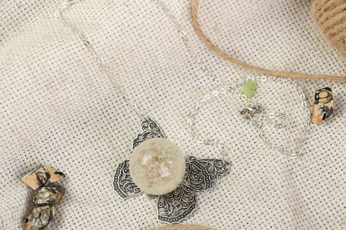 Pingente numa cadeia para pescoço acessórios de resina epóxi - MADEheart.com