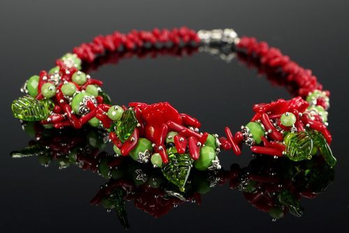 Beads from glass and corals - MADEheart.com