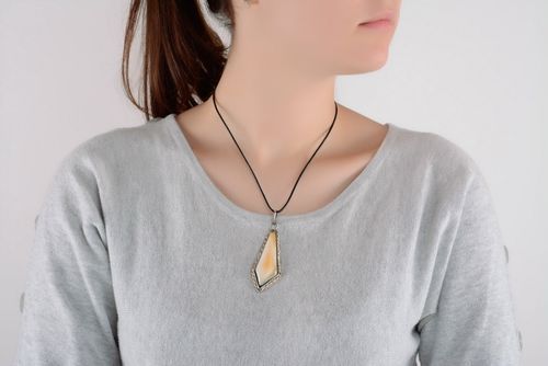 Pendant made of a cow horn - MADEheart.com