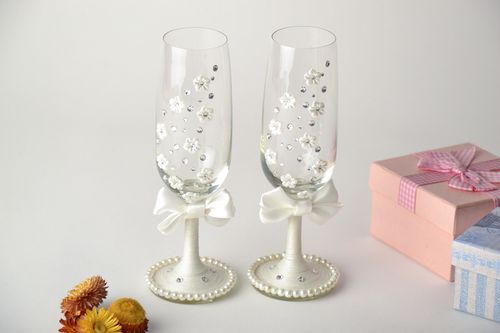 Handmade wedding glasses - MADEheart.com