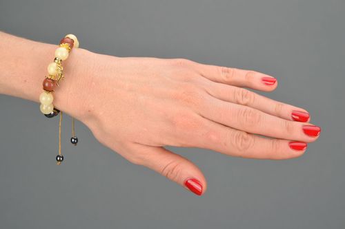 Handgemachtes Armband mit echten Steinen - MADEheart.com