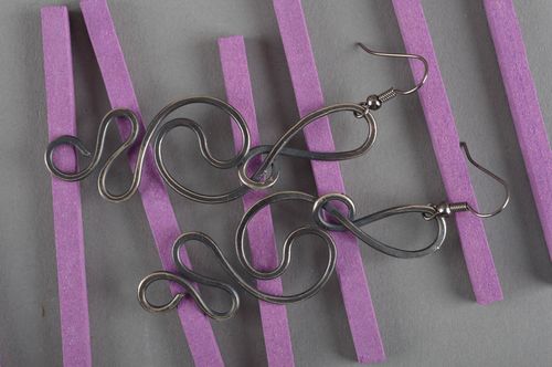 Boucles doreilles en maillechort faites main belles torsadées originales - MADEheart.com