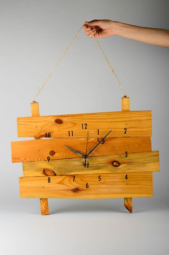 Lorologio di legno da parete fatto a mano in stile originale prodotto bello - MADEheart.com