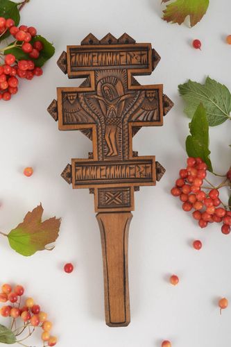 Крест ручной работы резной крест из дерева крест с распятием украшение на стену - MADEheart.com