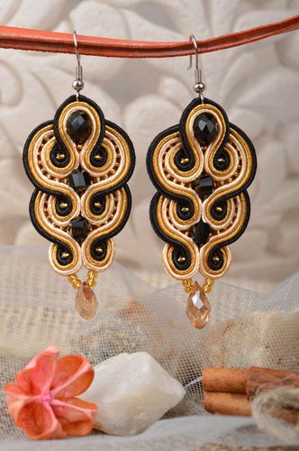 Orecchini fatti a mano in tecnica di soutache orecchini perle gioielli da donna - MADEheart.com