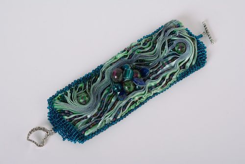 Large bracelet brodé en perles de rocaille bleu de soirée fait main pour femme - MADEheart.com