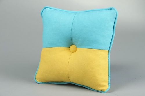 Almohada decorativa en colores de bandera ucraniana  - MADEheart.com