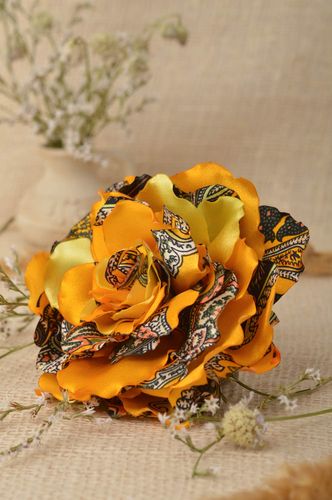Broche de tela hecho a mano pinza para el cabello regalo para amiga - MADEheart.com