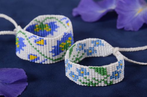Strand beaded bracelet on a white rope with floral blue ornament set of two items - MADEheart.com