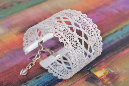 Pulsera original hecha a mano con cuentas de cristal y talla ajustable - MADEheart.com