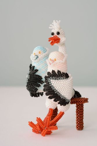 Figura de abalorios Cigüeña y sus pollitos - MADEheart.com