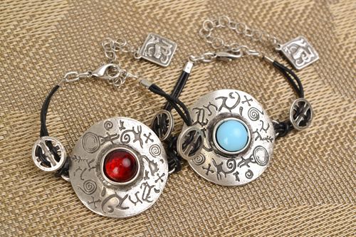 Conjunto de joyas de pulseras metálicas   - MADEheart.com