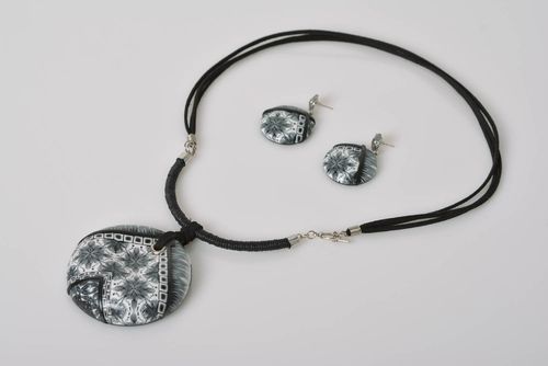 Juego de accesorios de arcilla polimérica artesanal collar y pendientes - MADEheart.com