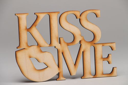 Vorbereitete Materialien handmade für Kunstarbeit Kiss Me - MADEheart.com