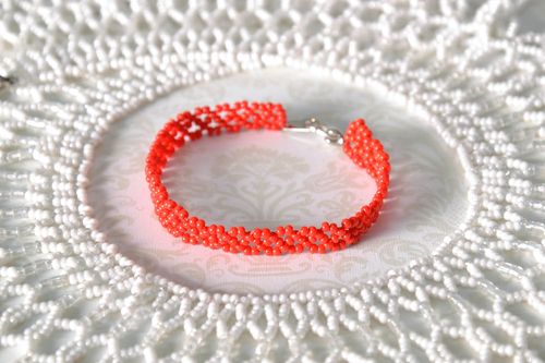 Red beaded bracelet - MADEheart.com
