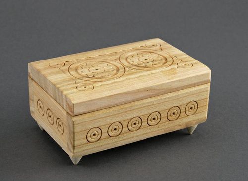 Scatola di legno fatta a mano Cofanetto intagliato di legno Scrigno piccolo - MADEheart.com