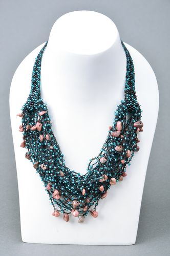 Collier tressé en perles de rocaille tchèques avec corail fait main multirang - MADEheart.com