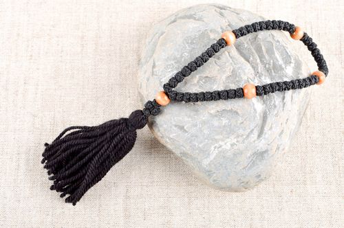 Rosario para rezar hecho a mano cuentas de madera natural artículo religioso - MADEheart.com