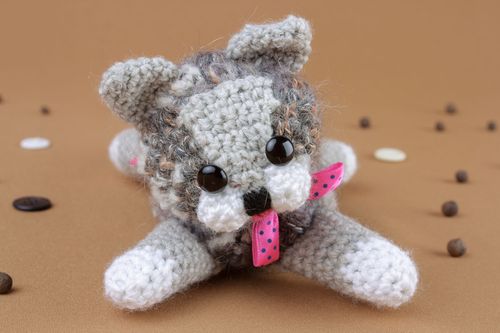 Giocattolo a maglia fatto a mano pupazzo a forma di gatta a uncinetto - MADEheart.com