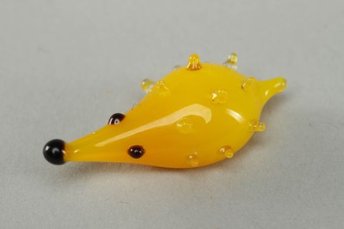 Sympathische Figurine Igel aus Glas - MADEheart.com