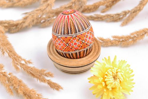 Bemaltes Hühnerei handmade zu Ostern  - MADEheart.com