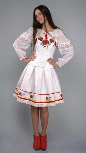 Robe corset blanche ethnique : chemise, corset et jupe  - MADEheart.com
